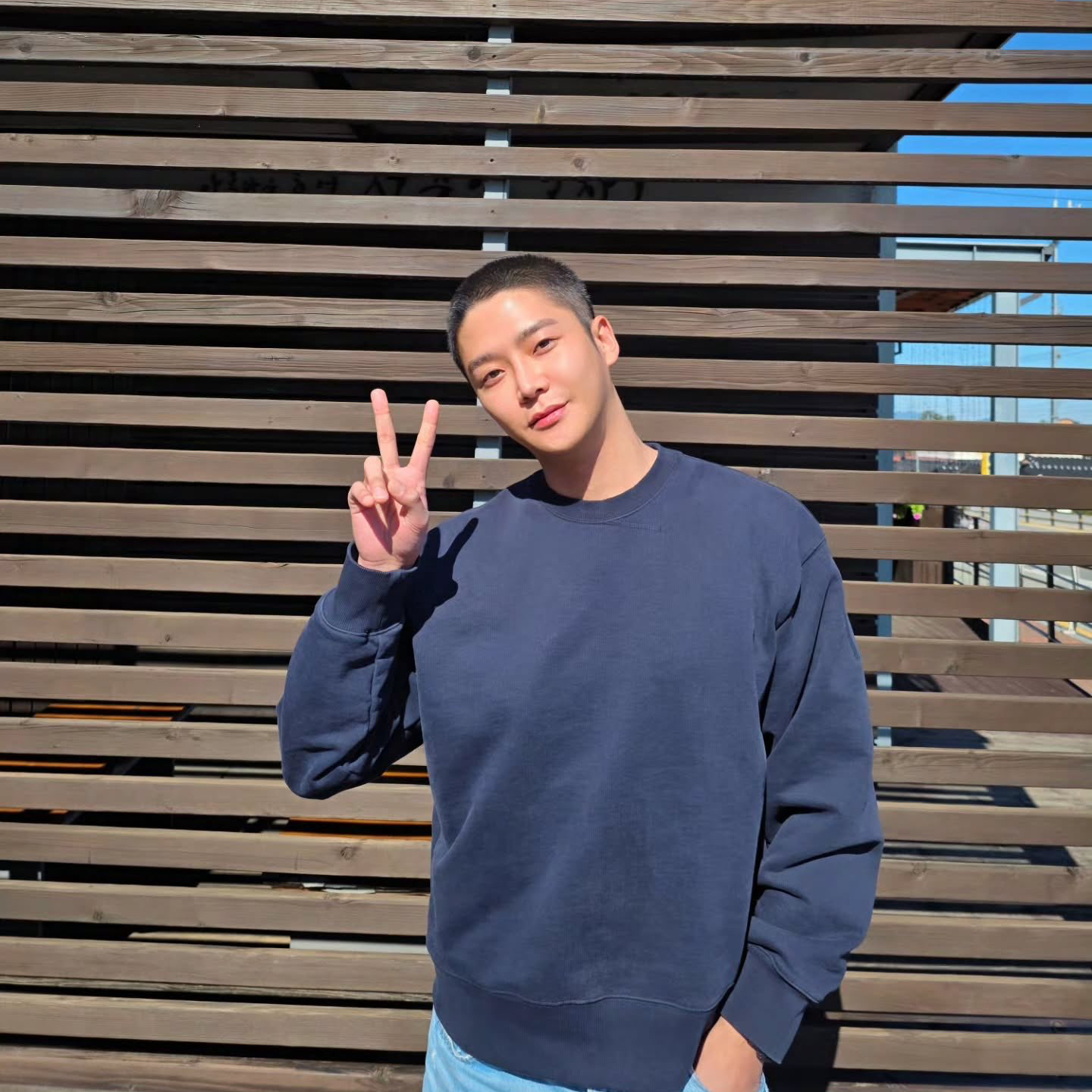 로운의 비하인드 컷