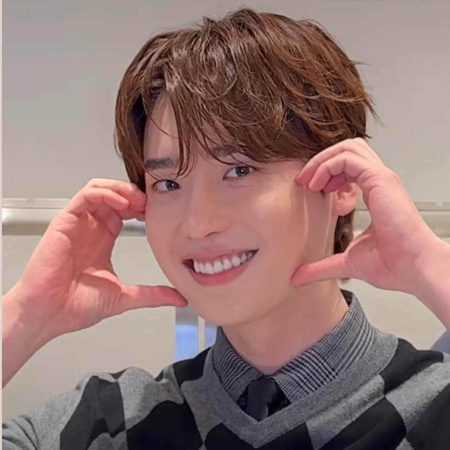 Behind-the-scenes cut of Lee Jongsuk
