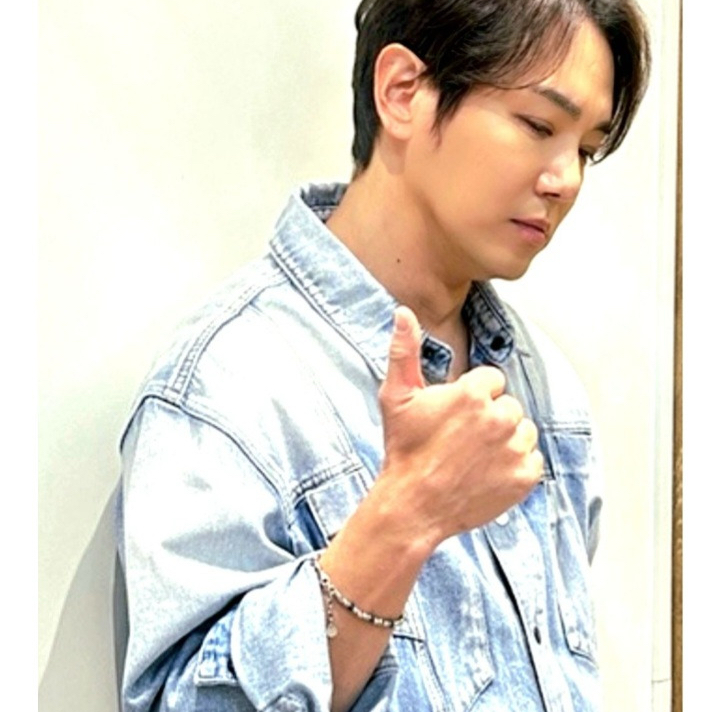 Behind-the-scenes cut of Hwanhee
