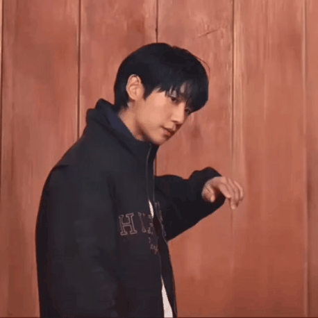 Behind-the-scenes cut of Jung Haein