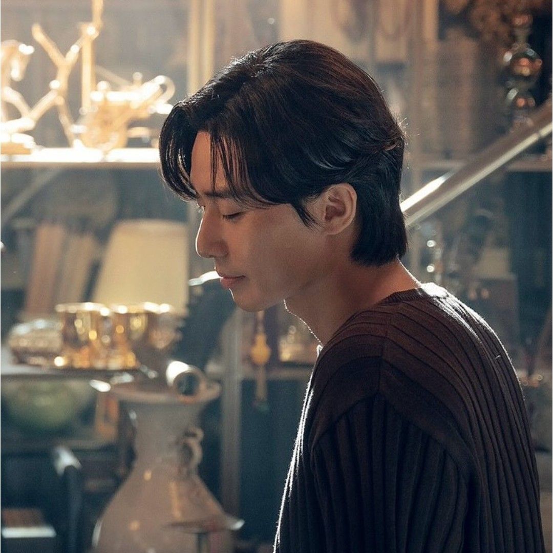 A moment captured by a fan of Park Seojoon