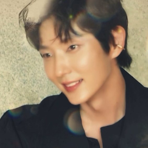 Behind-the-scenes cut of Lee Joongi