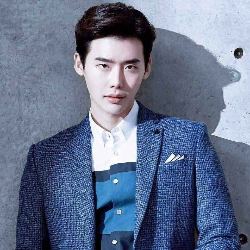 A moment captured by a fan of Lee Jongsuk