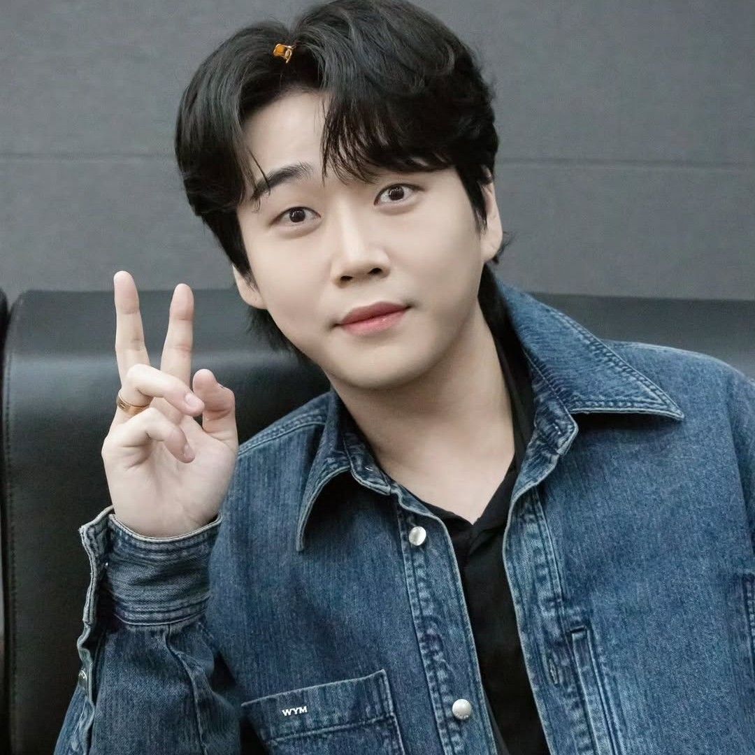 A moment captured by a fan of Hwang Youngwoong