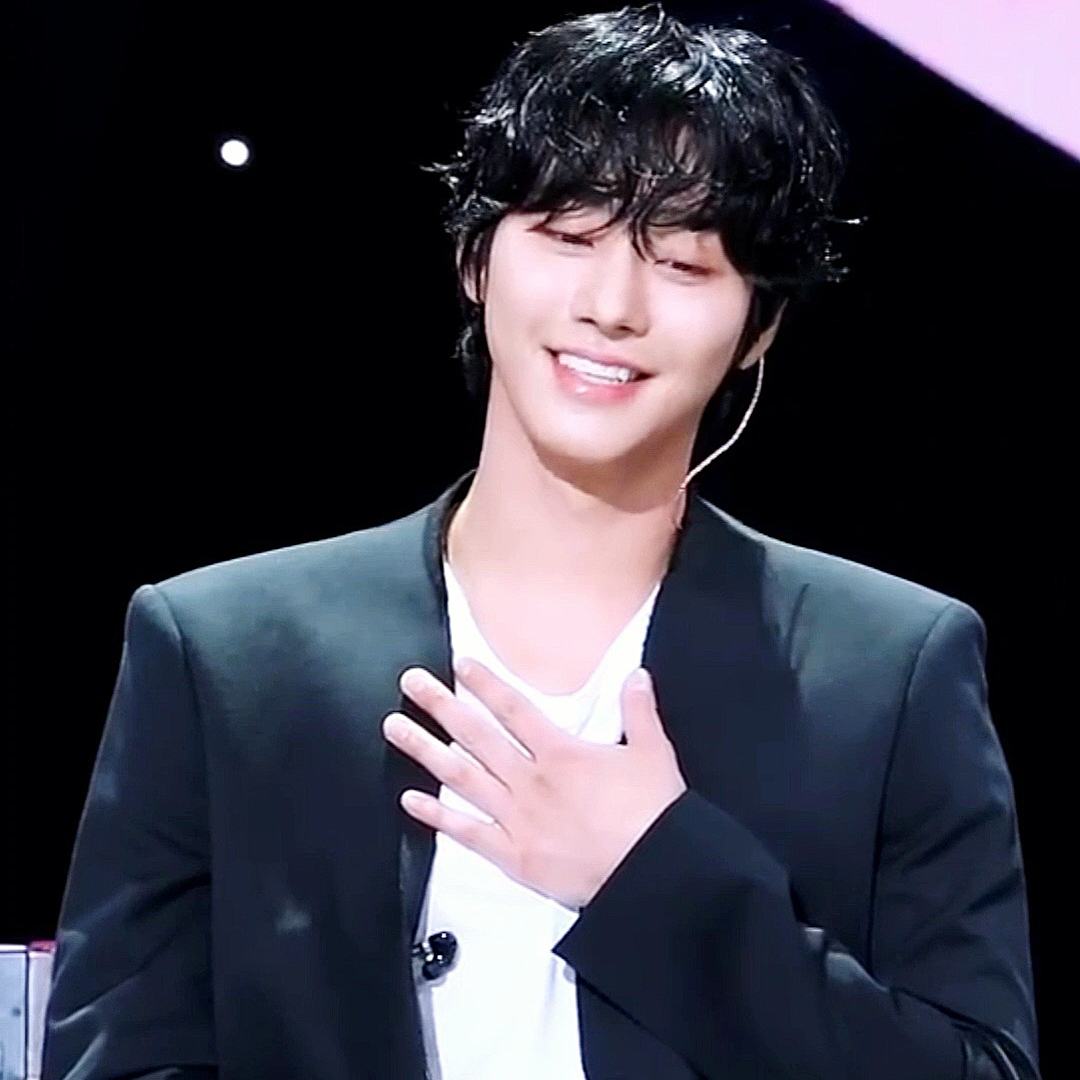 A moment captured by a fan of Ahn Hyoseop