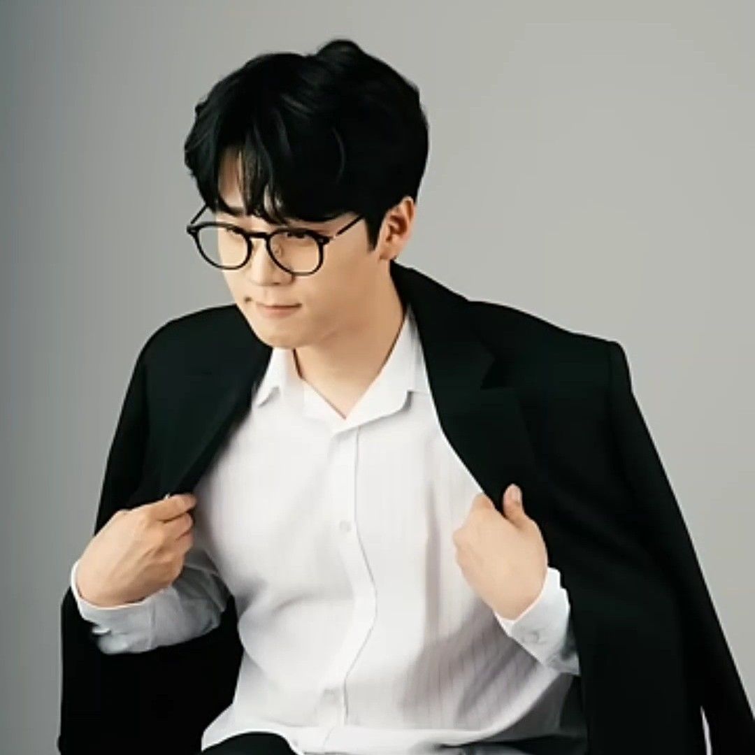 Recent activity shot of Park Jihoo (Mr. Trot 3)