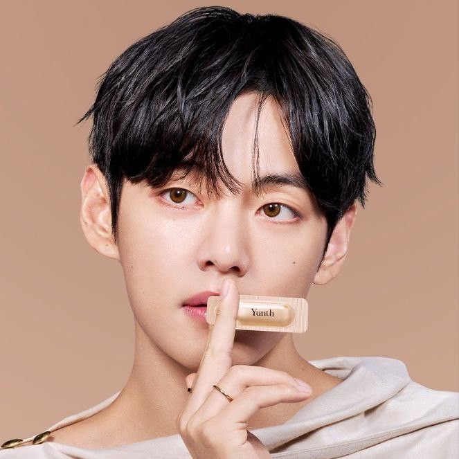 Recent activity shot of Kim Taehyung (V)