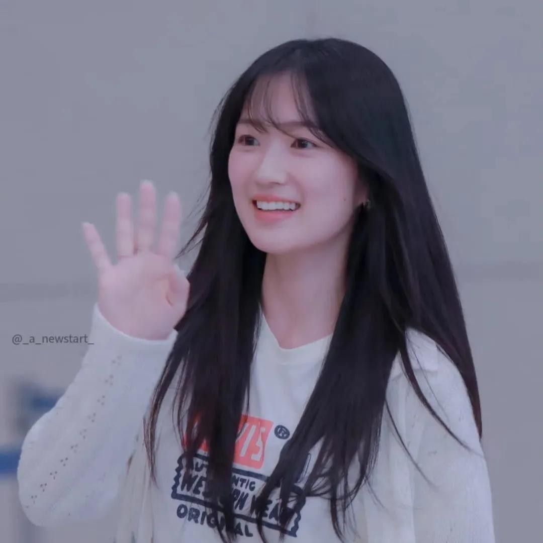 Behind-the-scenes cut of Kim Hyeyoon