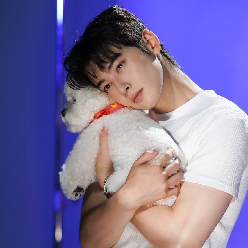 A moment captured by a fan of Cha Eunwoo