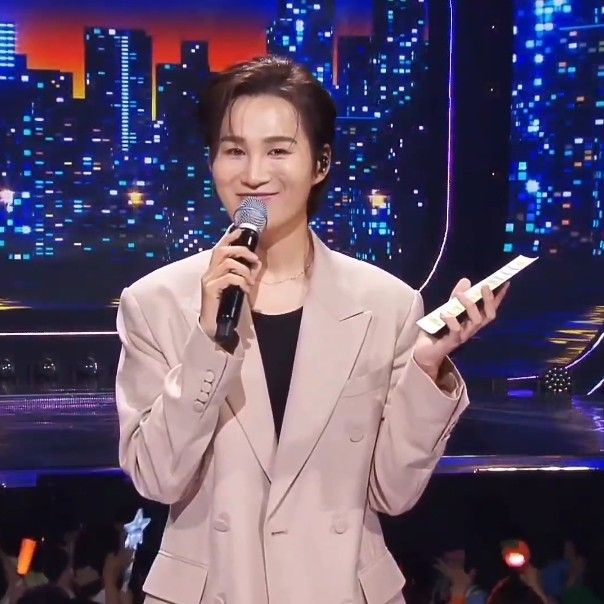 김희재의 최신 사진