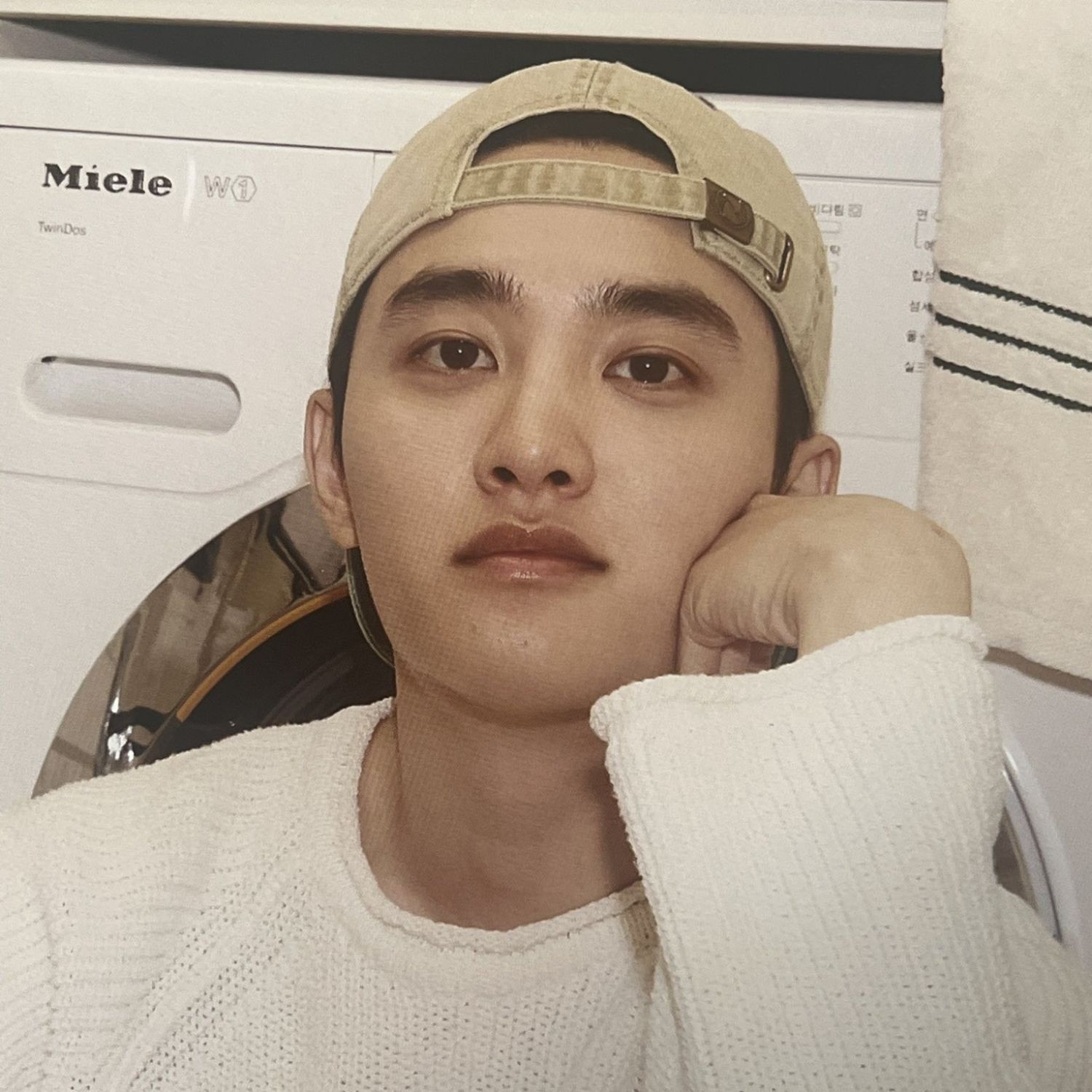 Cuplikan di balik layar dari Doh Kyungsoo (D.O.)