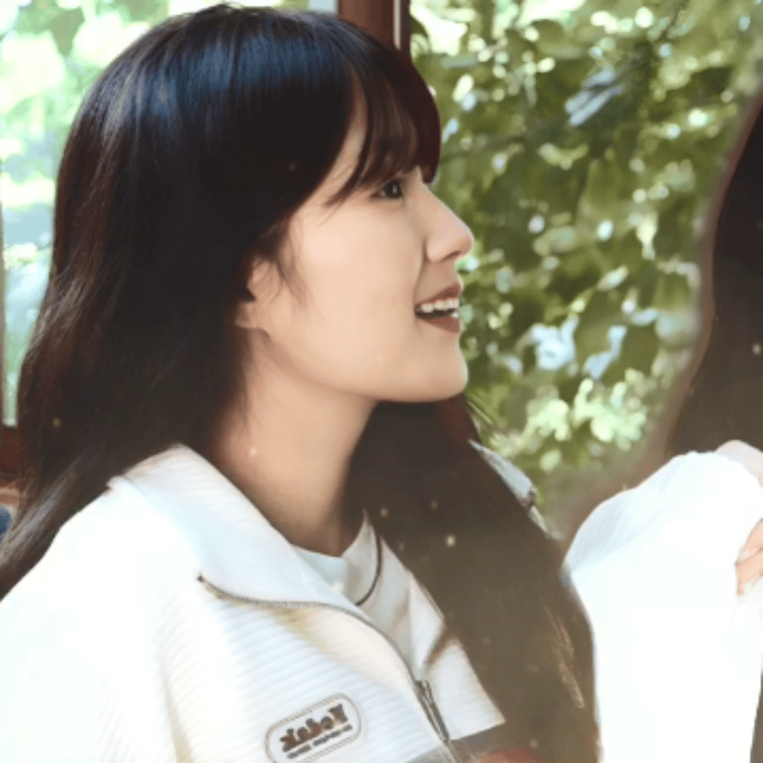 Behind-the-scenes cut of Kim Hyeyoon