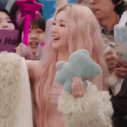 Behind-the-scenes cut of Park Minyoung