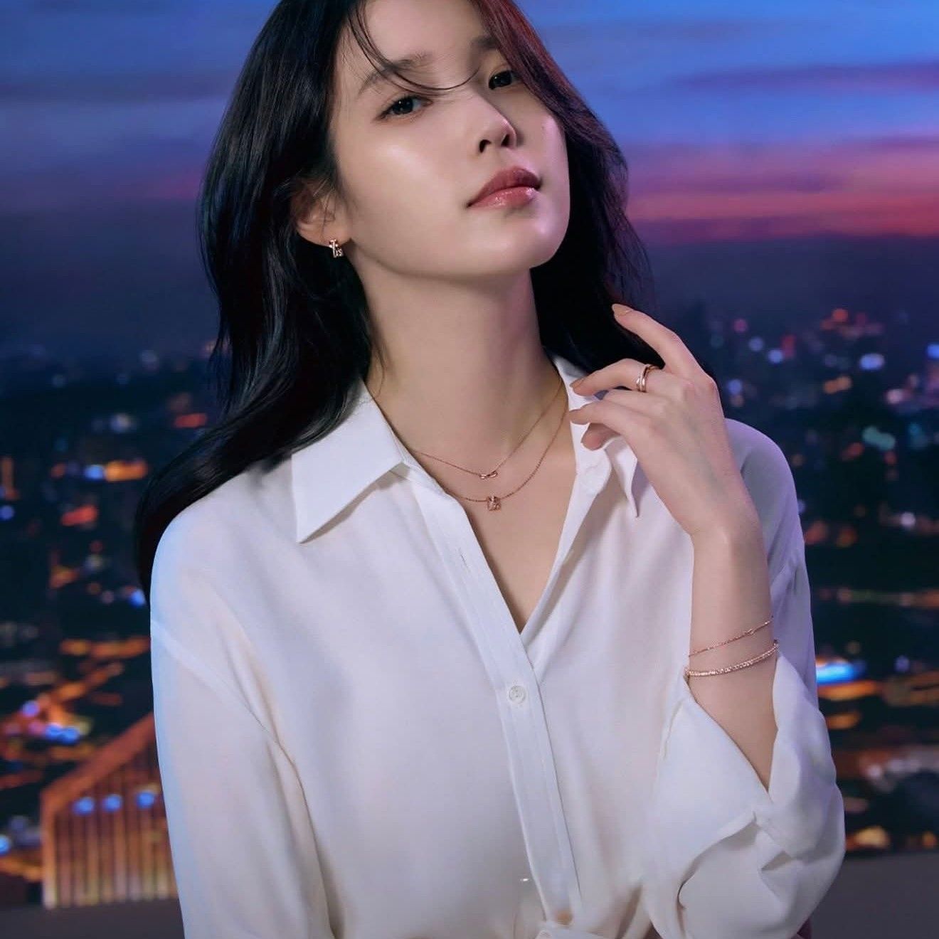 IUの最近の活動ショット