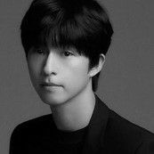 Hong Kyung的最新照片