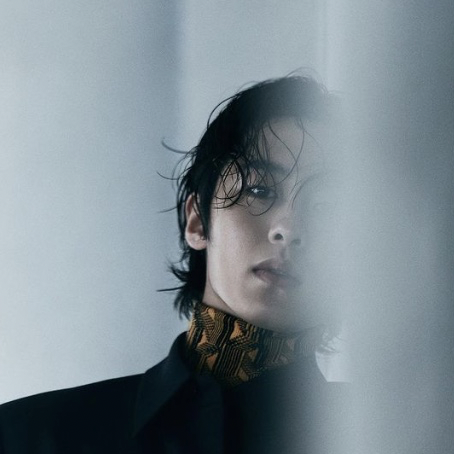 Behind-the-scenes cut of Lee Jaewook