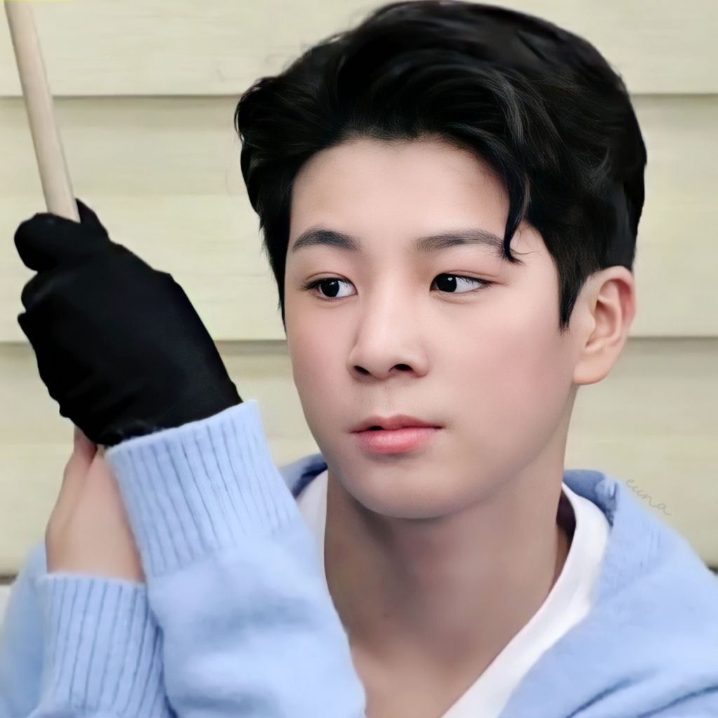 Behind-the-scenes cut of Jeong Dongwon