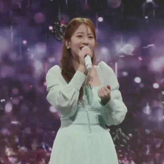 Behind-the-scenes cut of Oh Yujin