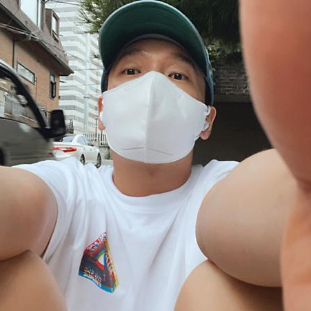 Recent activity shot of Cho Seungwoo 