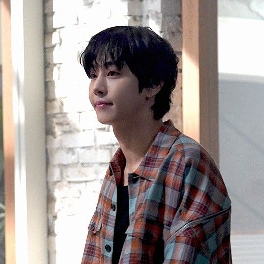 Behind-the-scenes cut of Ahn Hyoseop