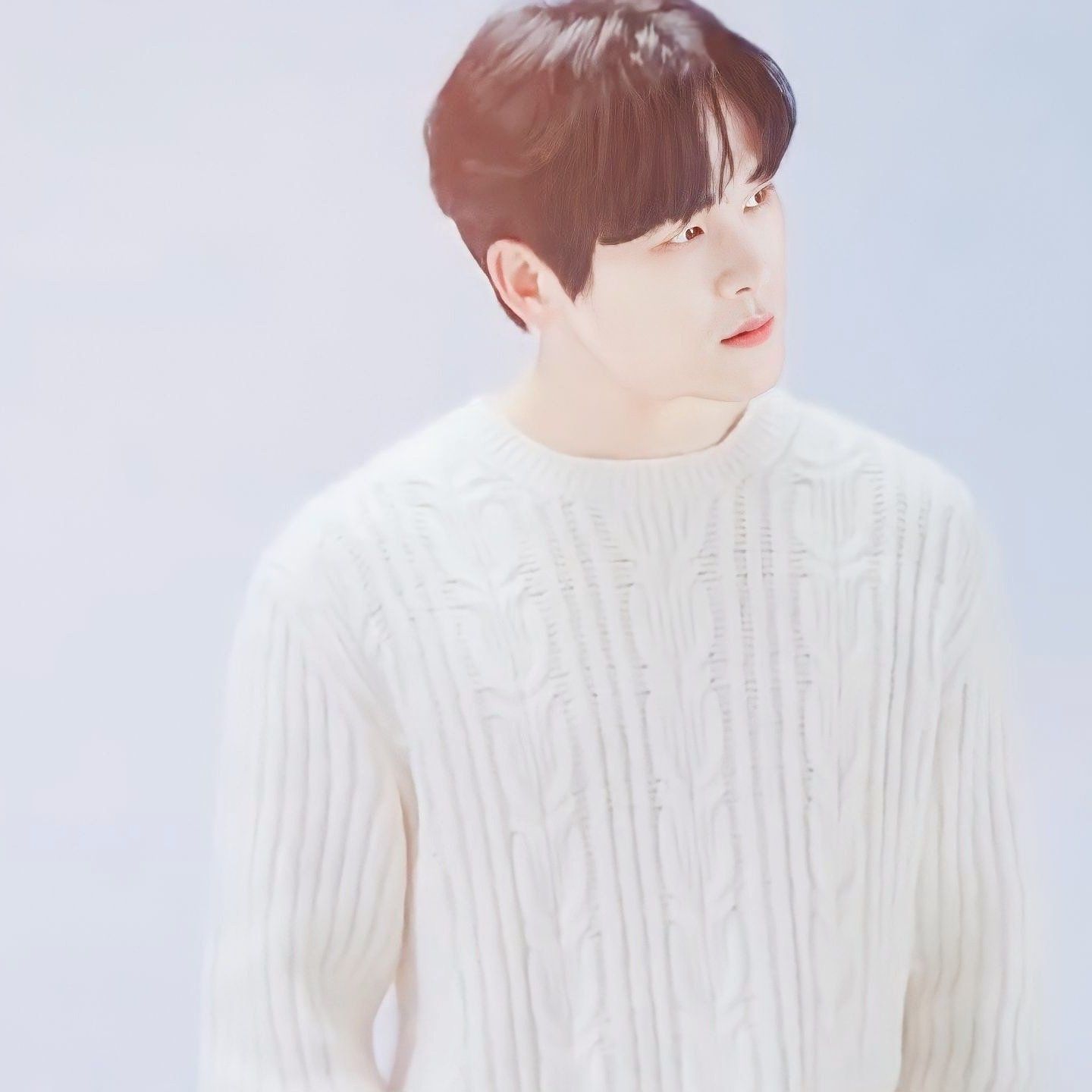 Behind-the-scenes cut of Hoya