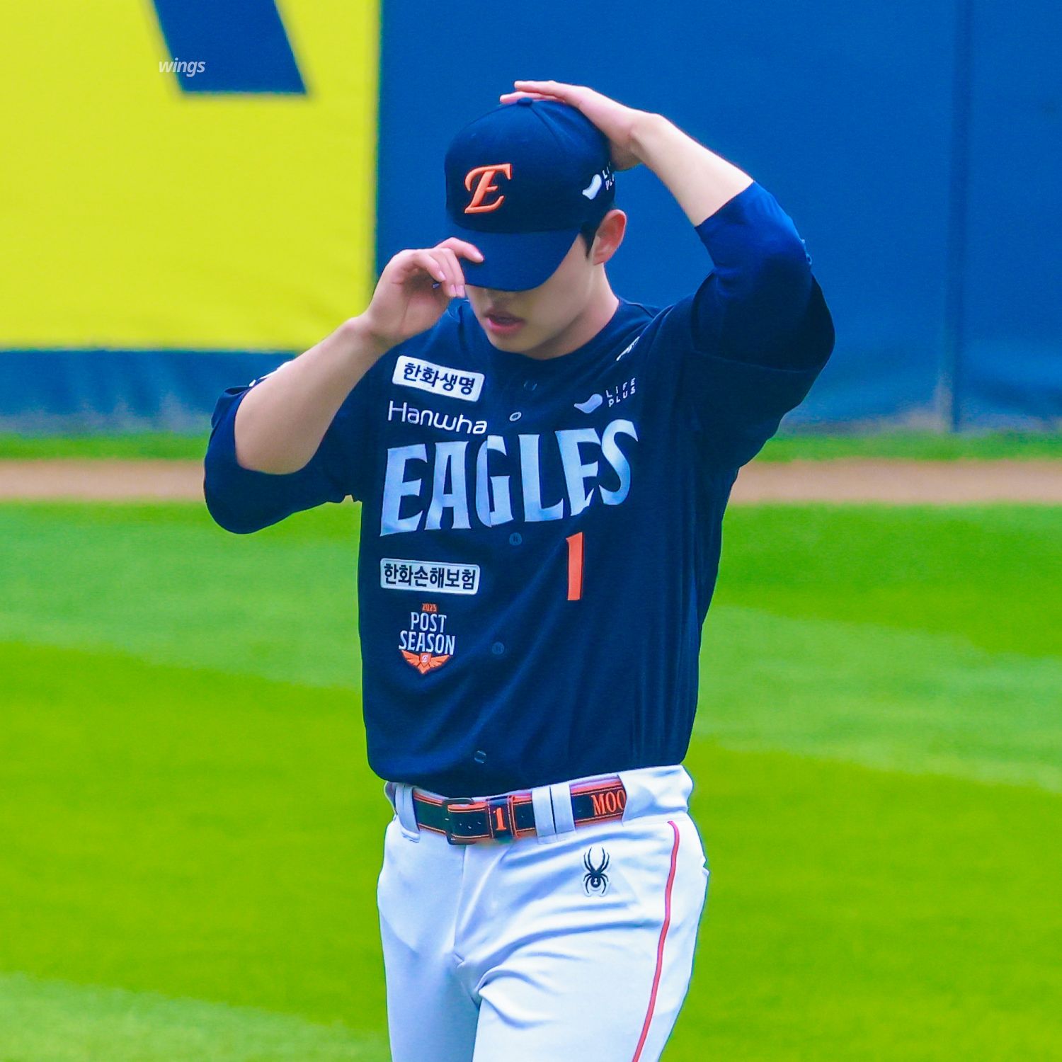 Behind-the-scenes cut of Moon Dongju