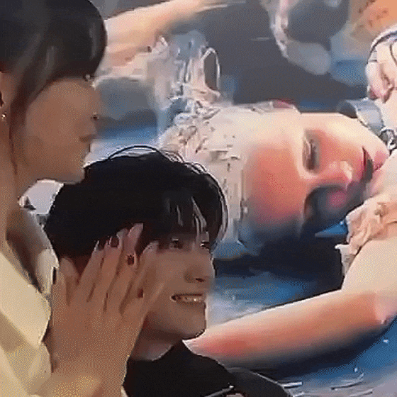 Behind-the-scenes cut of Park Boyoung
