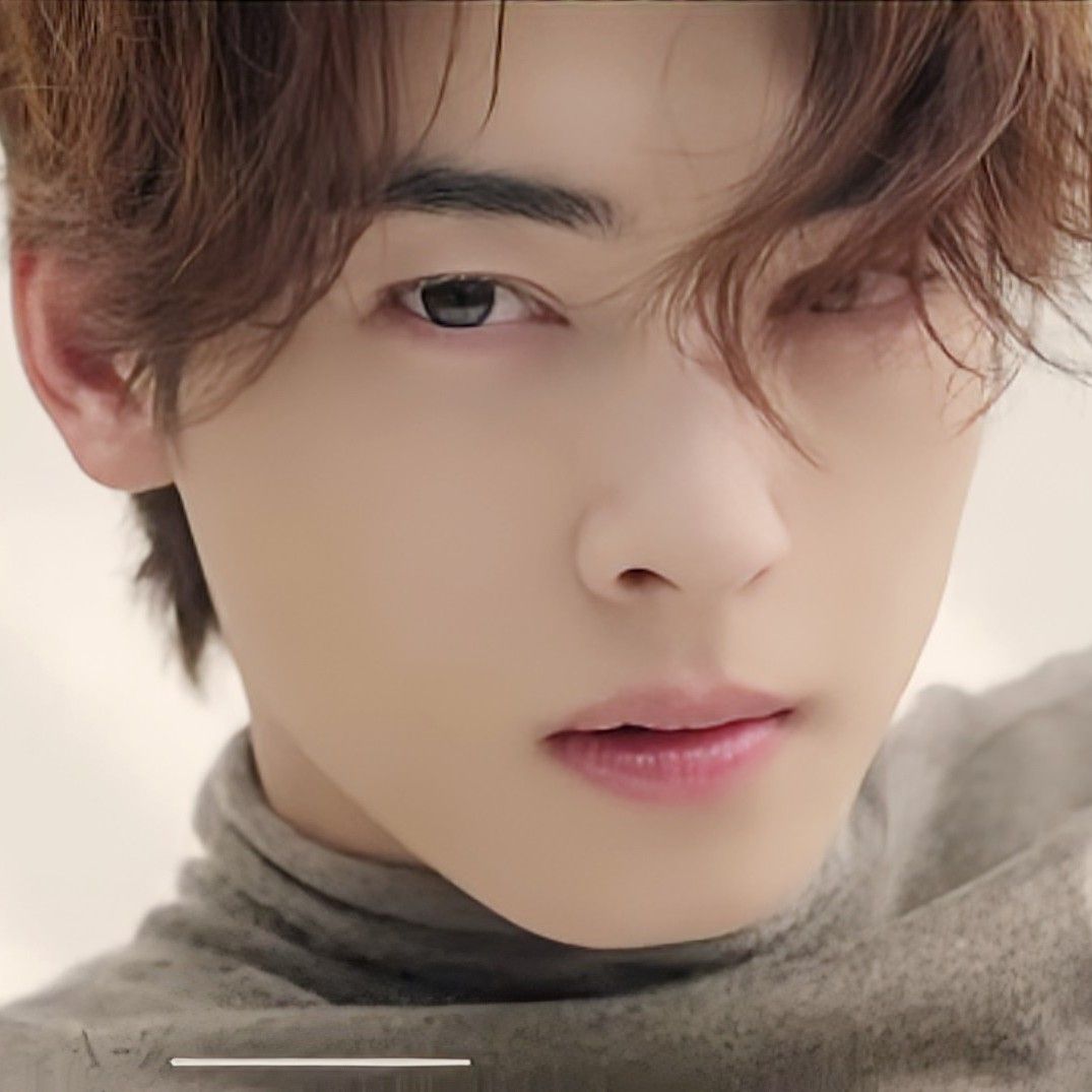 Latest photo of Cha Eunwoo