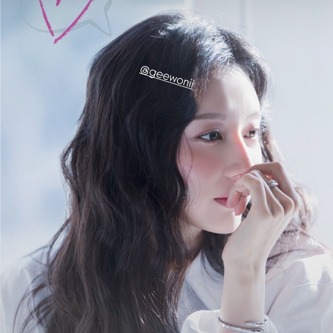 Behind-the-scenes cut of Kim Jiwon