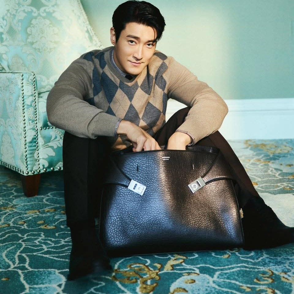 Recent activity shot of Choi Siwon