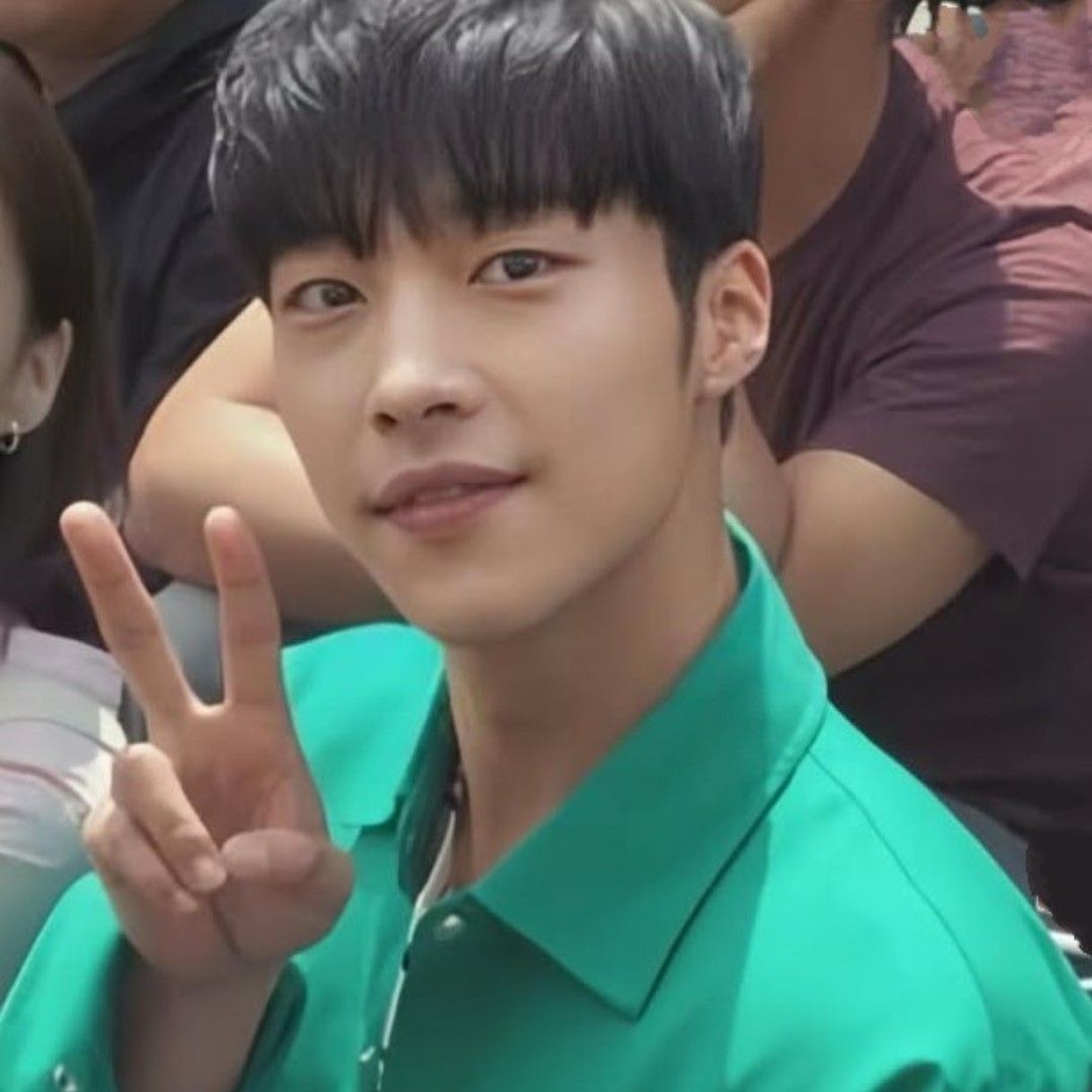 A moment captured by a fan of Woo Dohwan