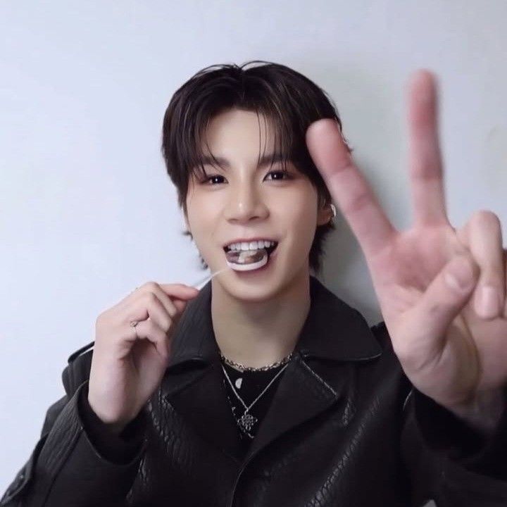 Behind-the-scenes cut of Jeong Dongwon