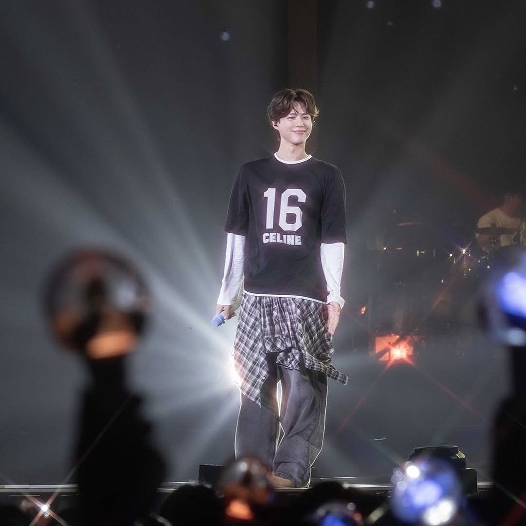 A moment captured by a fan of Park Bogum