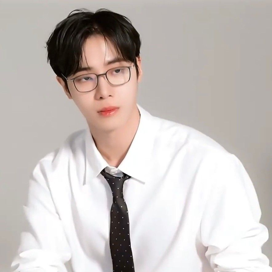 Behind-the-scenes cut of Choo Youngwoo