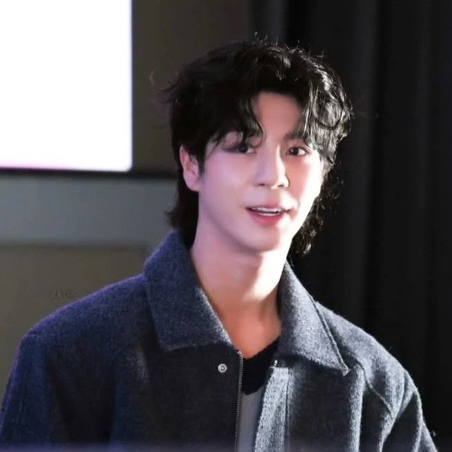 Behind-the-scenes cut of Jeong Dongwon