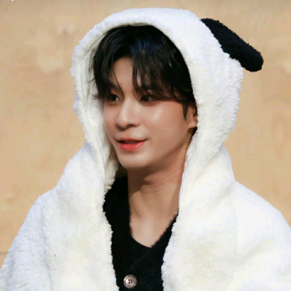 A moment captured by a fan of Jeong Dongwon