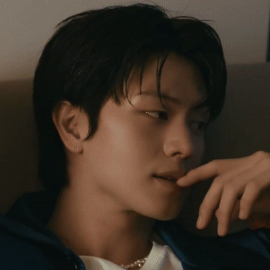 A moment captured by a fan of Yook Sungjae