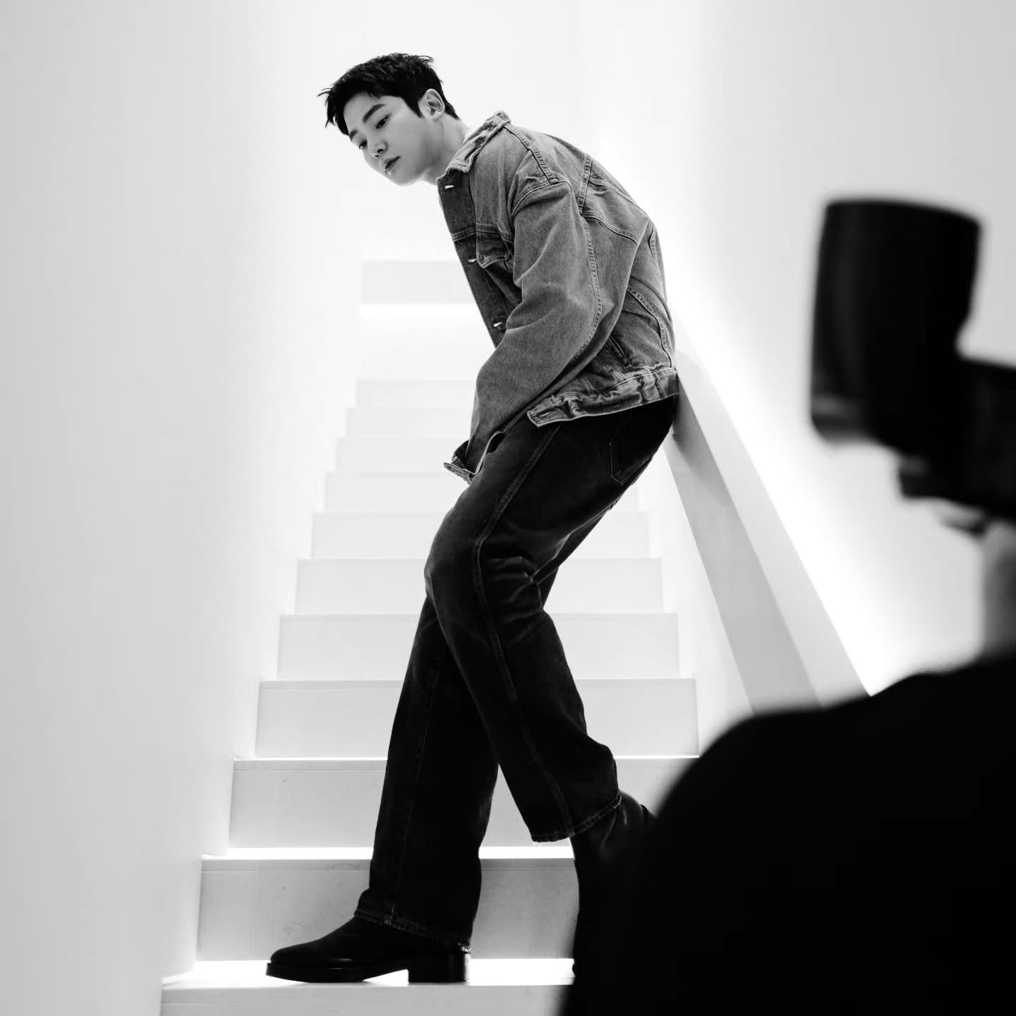 Behind-the-scenes cut of Rowoon