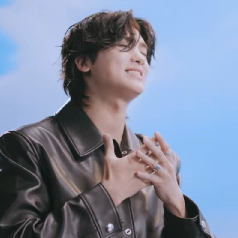 A moment captured by a fan of Park Hyungsik