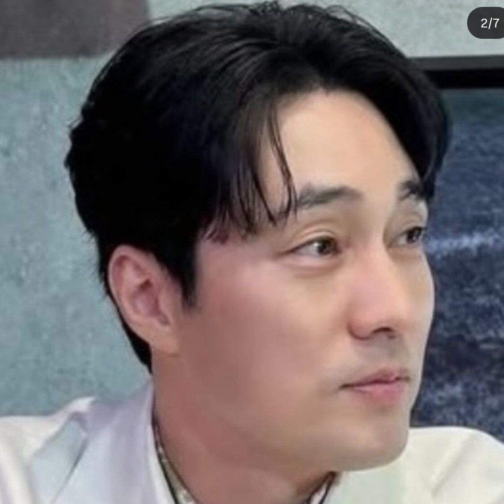 Behind-the-scenes cut of So Jisub
