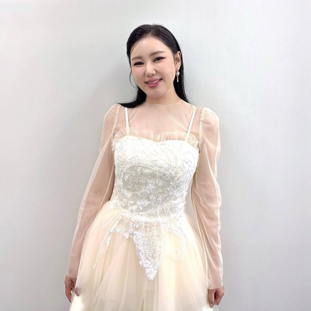 Foto terbaru dari Song Gain