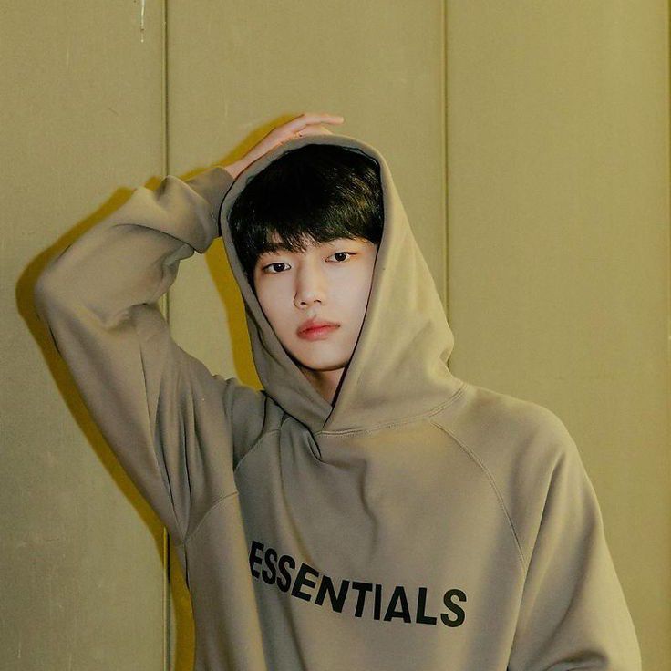 Behind-the-scenes cut of Cho Junyoung