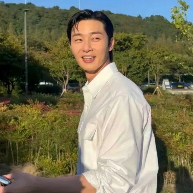 A moment captured by a fan of Park Seojoon