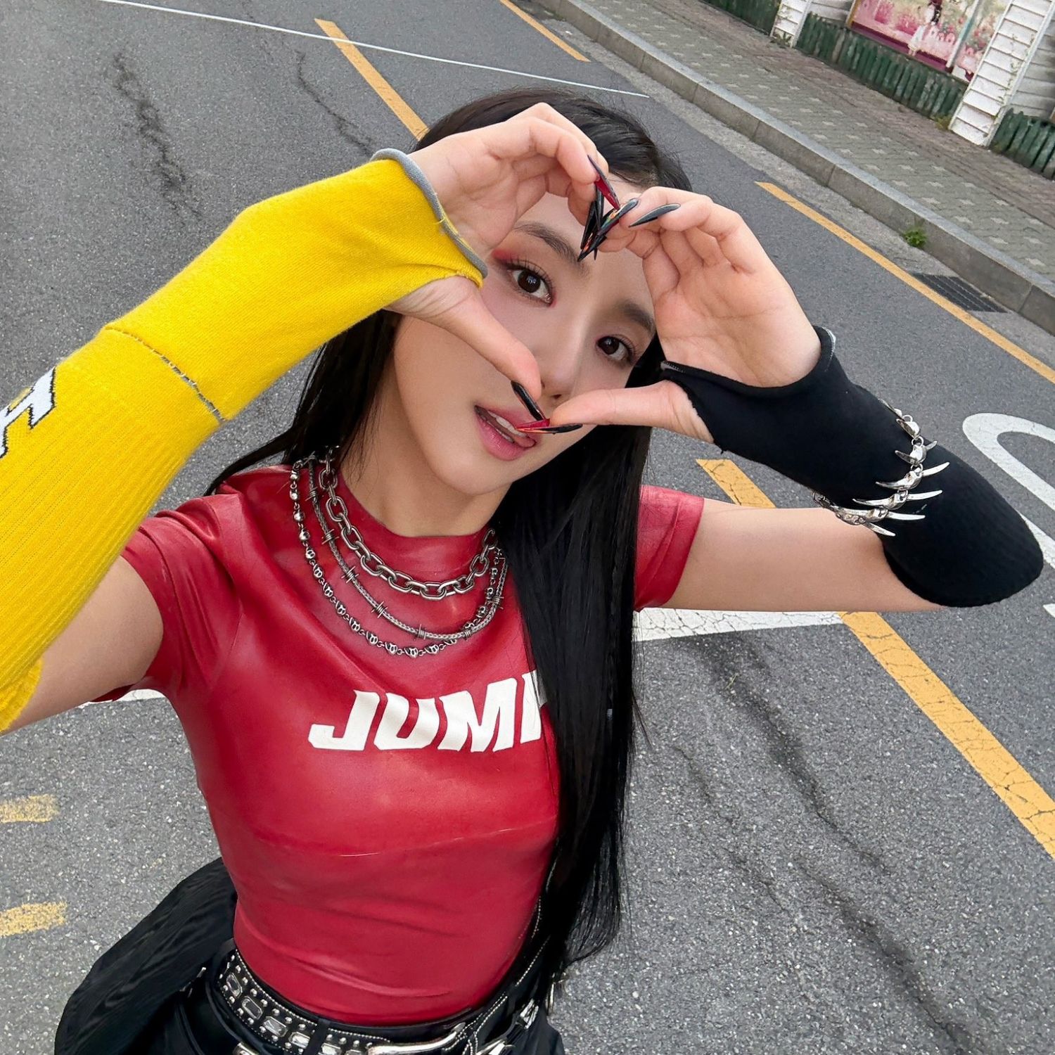 Behind-the-scenes cut of Jisoo (1995)