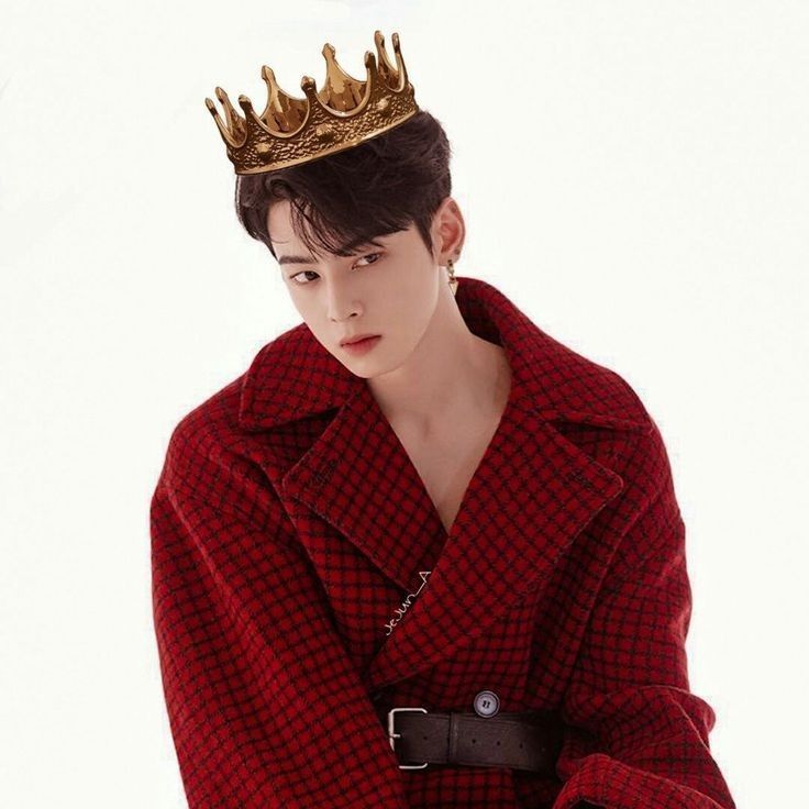 Behind-the-scenes cut of Cha Eunwoo