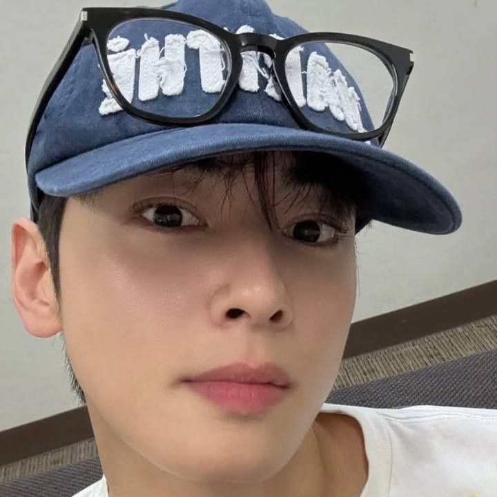 A moment captured by a fan of Cha Eunwoo