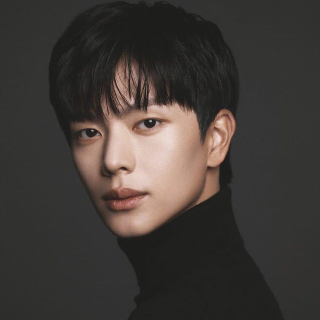 Latest photo of Yook Sungjae