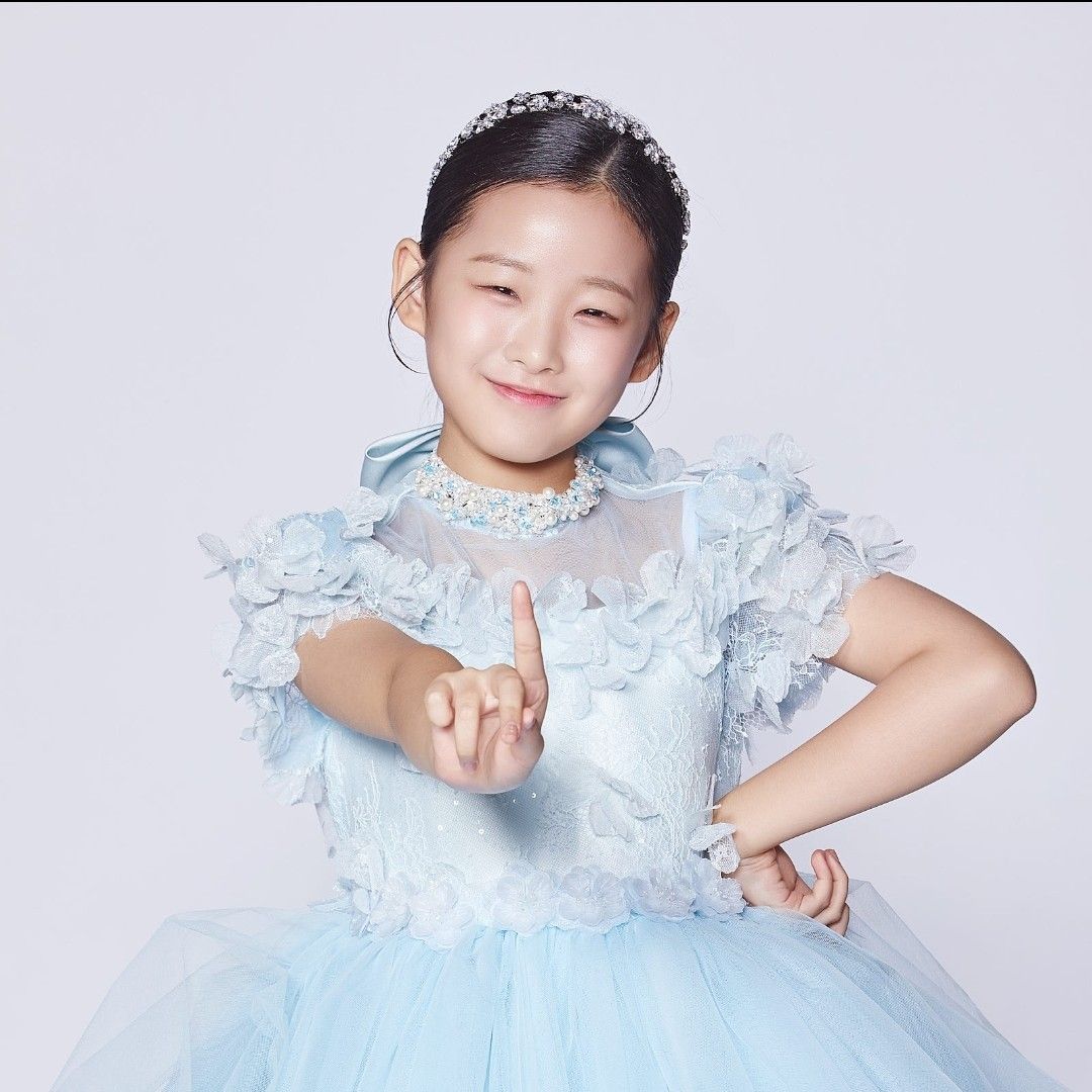 Behind-the-scenes cut of Lee Sooyeon