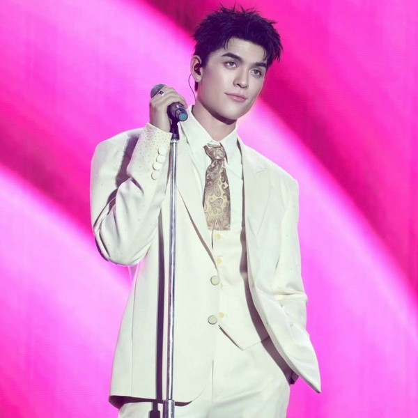 Popular profile photo of Joss Way-ar Sangngern loved by fans