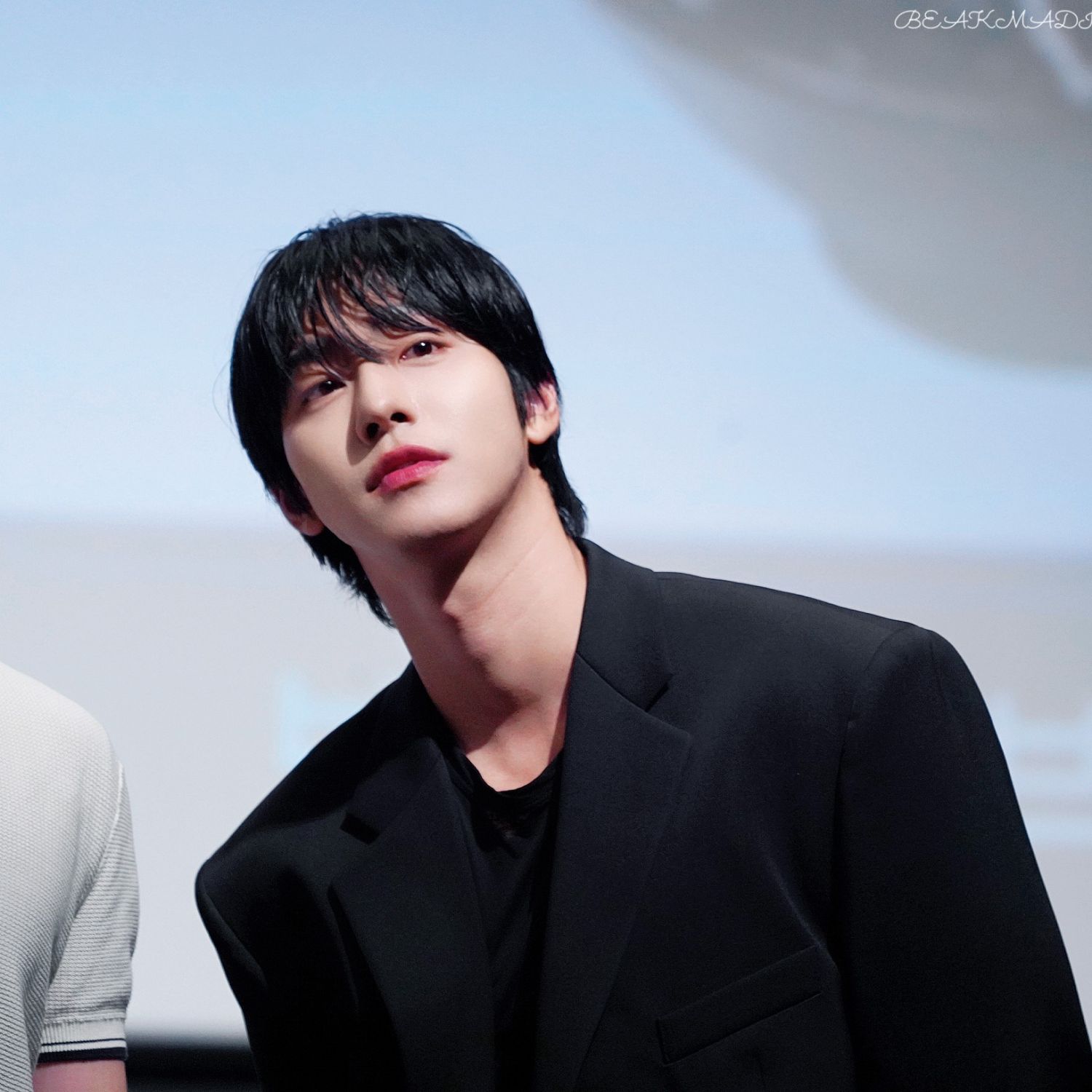 Behind-the-scenes cut of Ahn Hyoseop